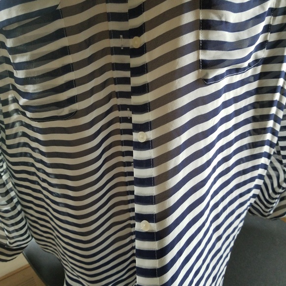 Plus size blouse. - Picture 6 of 7